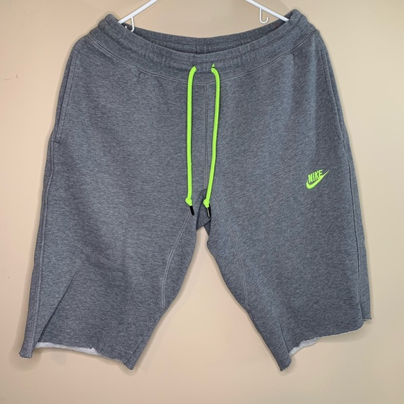 Men’s Nike Shorts - Picture 2 of 5